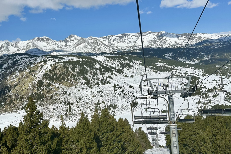 Un télésiège ultramoderne 6 places secteur La Calme Nord les Bouillouses